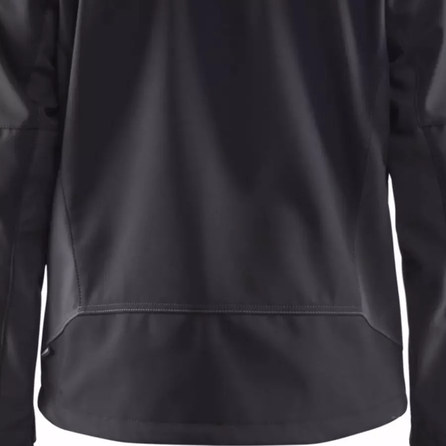 **Extended Back** offers added coverage that keeps you comfortable during movement and changing weather.