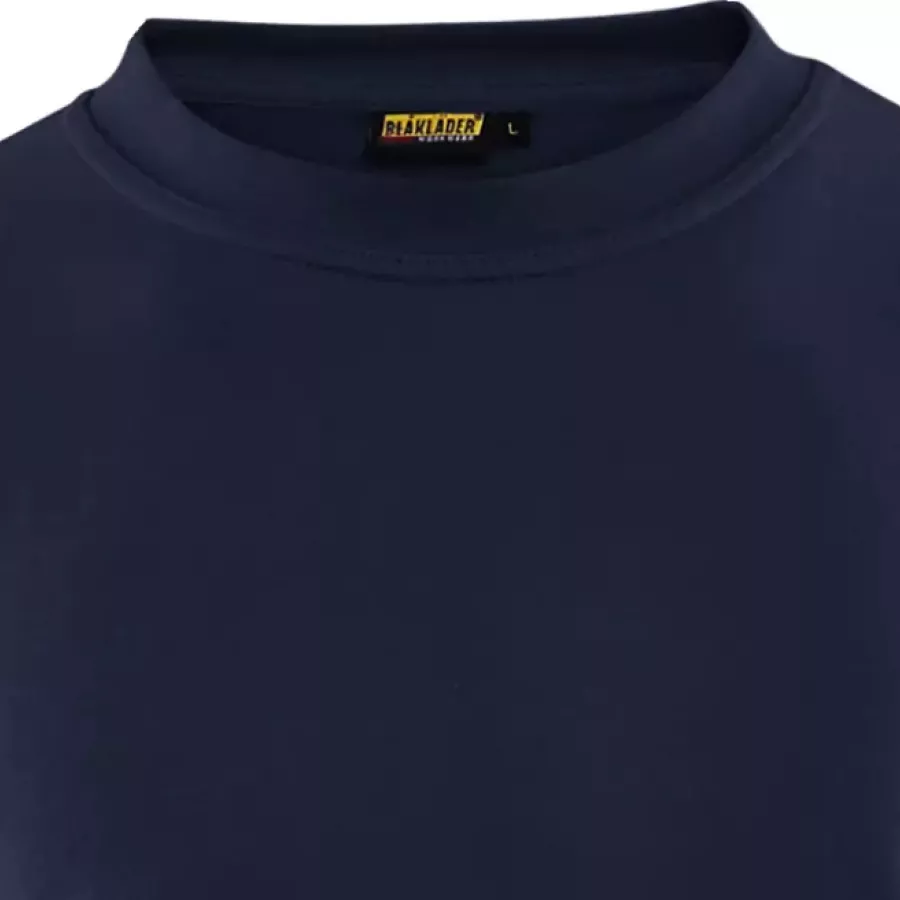 **Round Collar** provides a classic, comfortable fit that feels effortless all day.