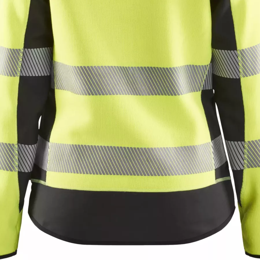 **Extended Back** adds extra coverage that keeps you comfortably warm during active days outdoors.