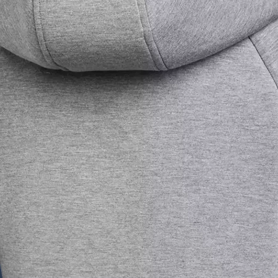 **Strapazierfähiges Material** hält täglicher Beanspruchung und den Elementen stand, damit Ihr Hoodie länger gut aussieht.