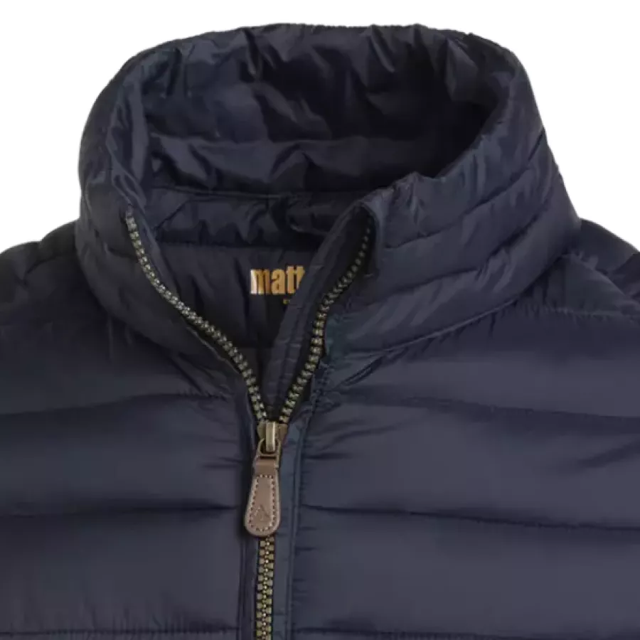 **Stand Up Collar** keeps your neck warm and shielded from chilly winds for all-day comfort.