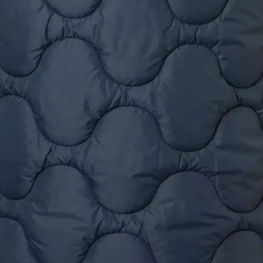 **Water Resistance Construction** helps you stay comfortably dry in light rain or damp conditions.