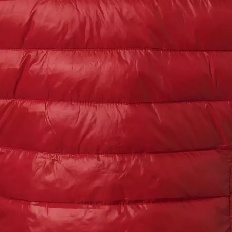 **Water Resistance Construction** helps you stay comfortably dry when light rain or damp conditions appear.