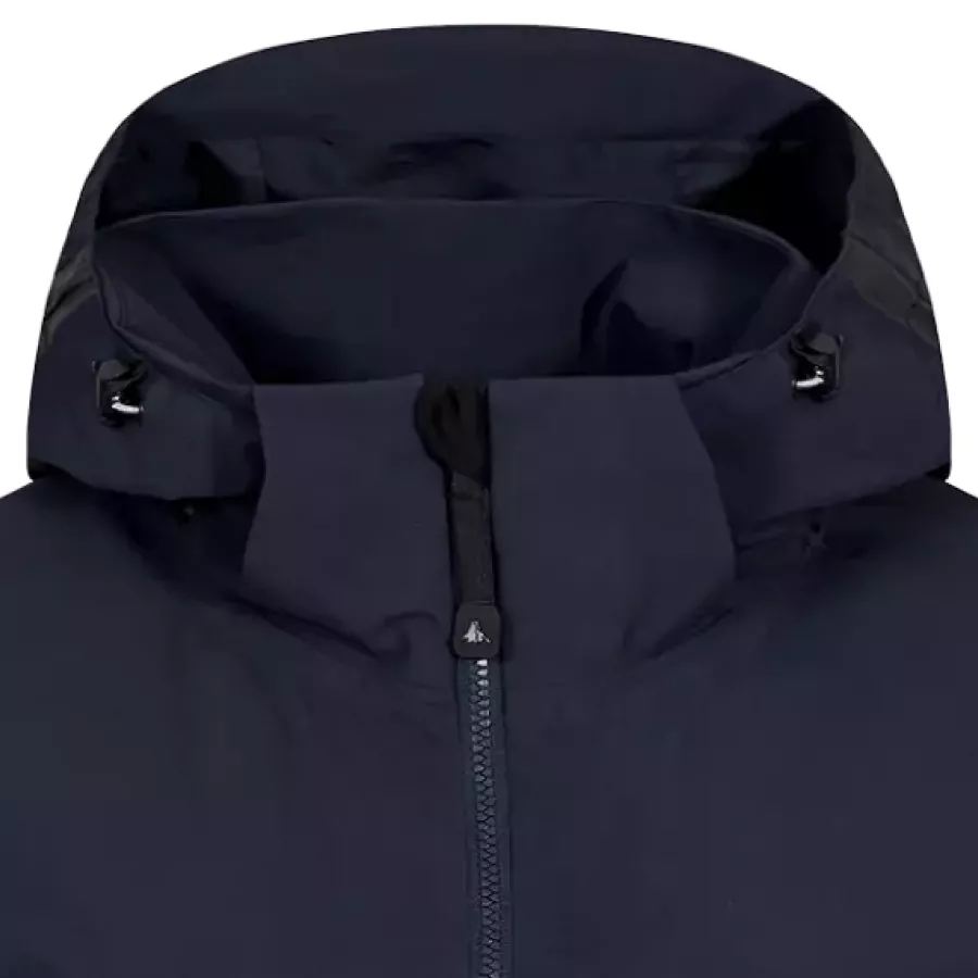 **Detachable Hood** gives you flexible protection that adapts to changing conditions.