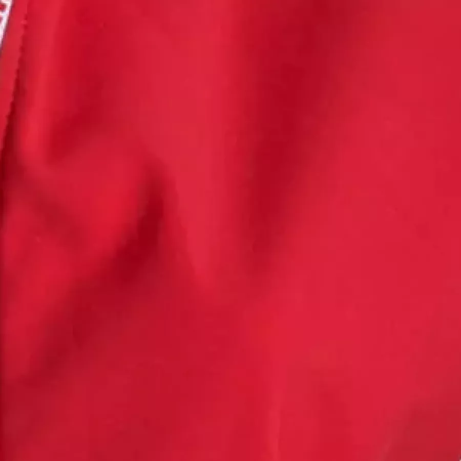 **Windproof and Water-Repellent Construction** helps you stay comfortable in changing outdoor conditions.