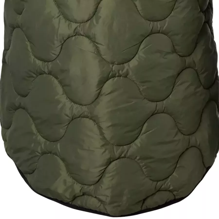 **Extended Back** keeps your lower back warm and protected in cold winds.