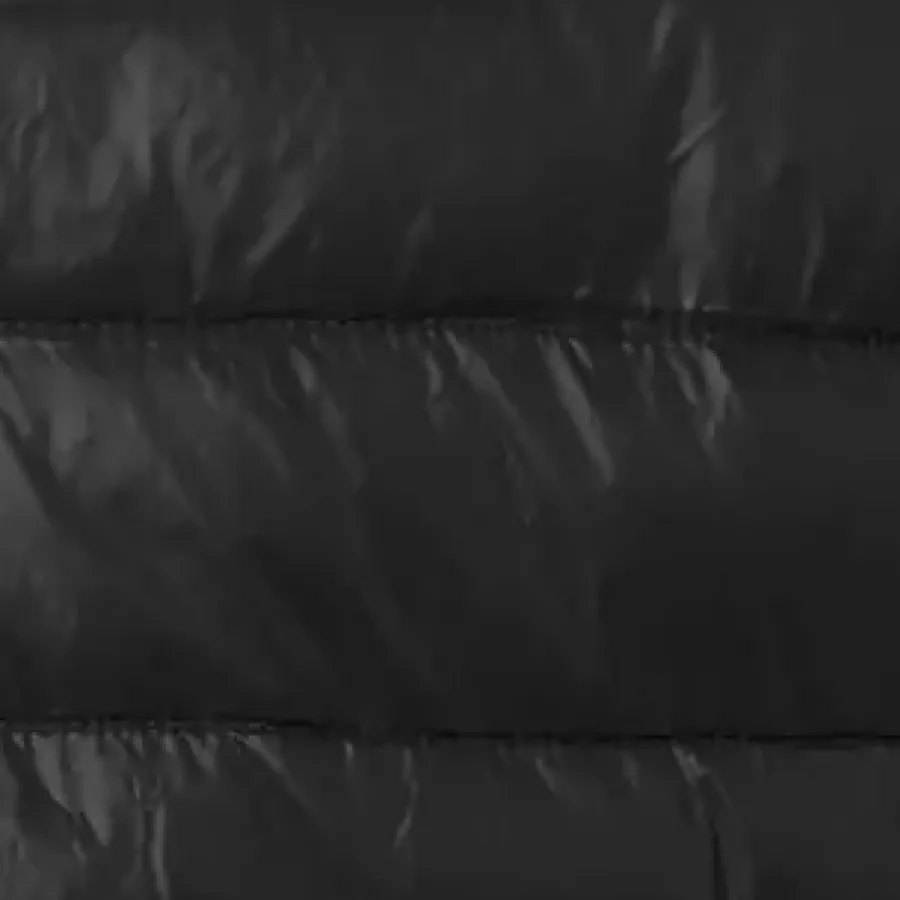 **Wasserabweisende Konstruktion** hilft Ihnen, bei leichtem Regen oder feuchten Bedingungen angenehm trocken zu bleiben.