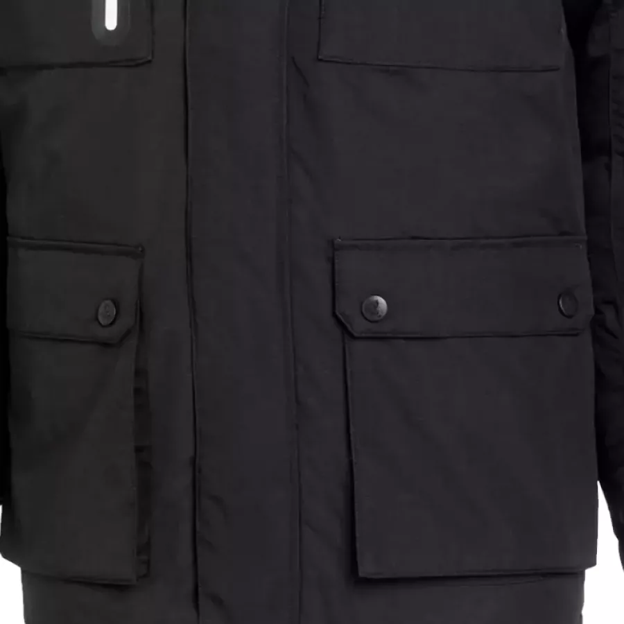 **Fronttasche** hält Ihre wichtigsten Utensilien griffbereit, damit Sie sich frei und ungehindert bewegen können.