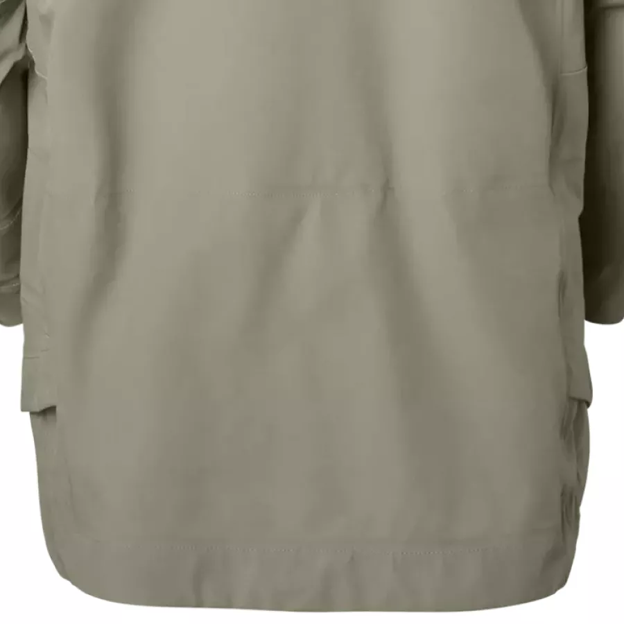 **Longer Cut** adds extra coverage and warmth for a confident, protected feel in cold mountain conditions.