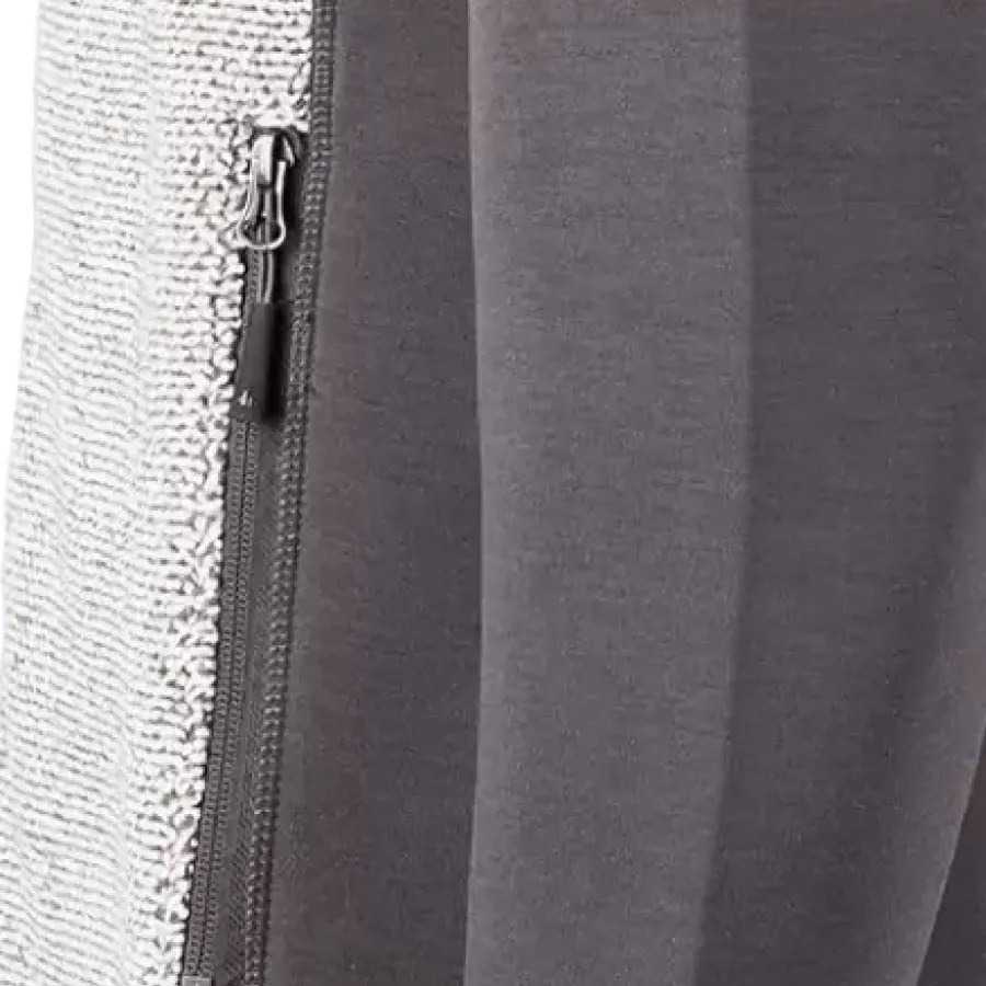 **Zipper Pocket** secures your essentials so you can move freely without worry.