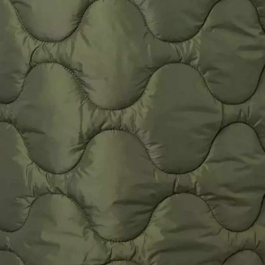 **Water Resistance Construction** helps you stay comfortably dry in light rain or damp conditions.