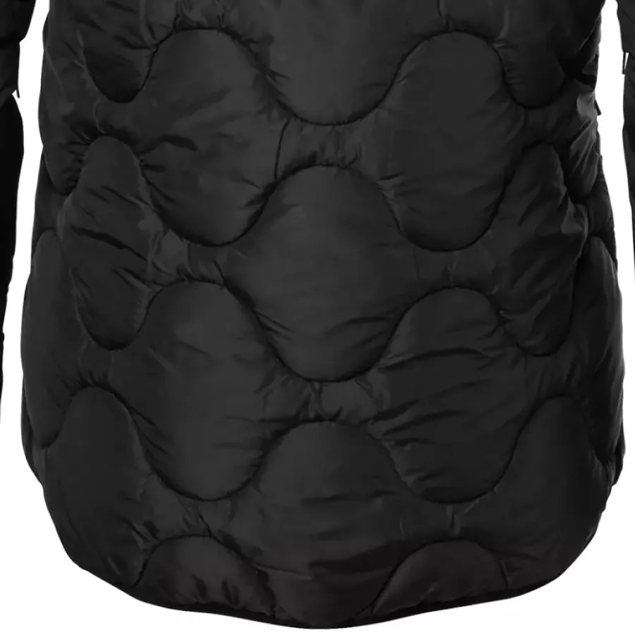 **Verlängerter Rücken** bietet zuverlässige Abdeckung, damit Sie warm und selbstbewusst durch den Tag kommen.