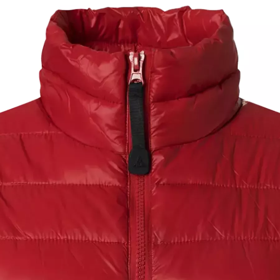 **Stand-Up Collar** adds comfortable neck coverage while giving the vest a clean, confident look.