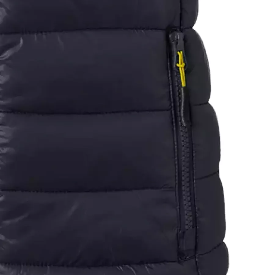 **Reißverschlusstaschen** halten Ihre Wertsachen den ganzen Tag über sicher und griffbereit.