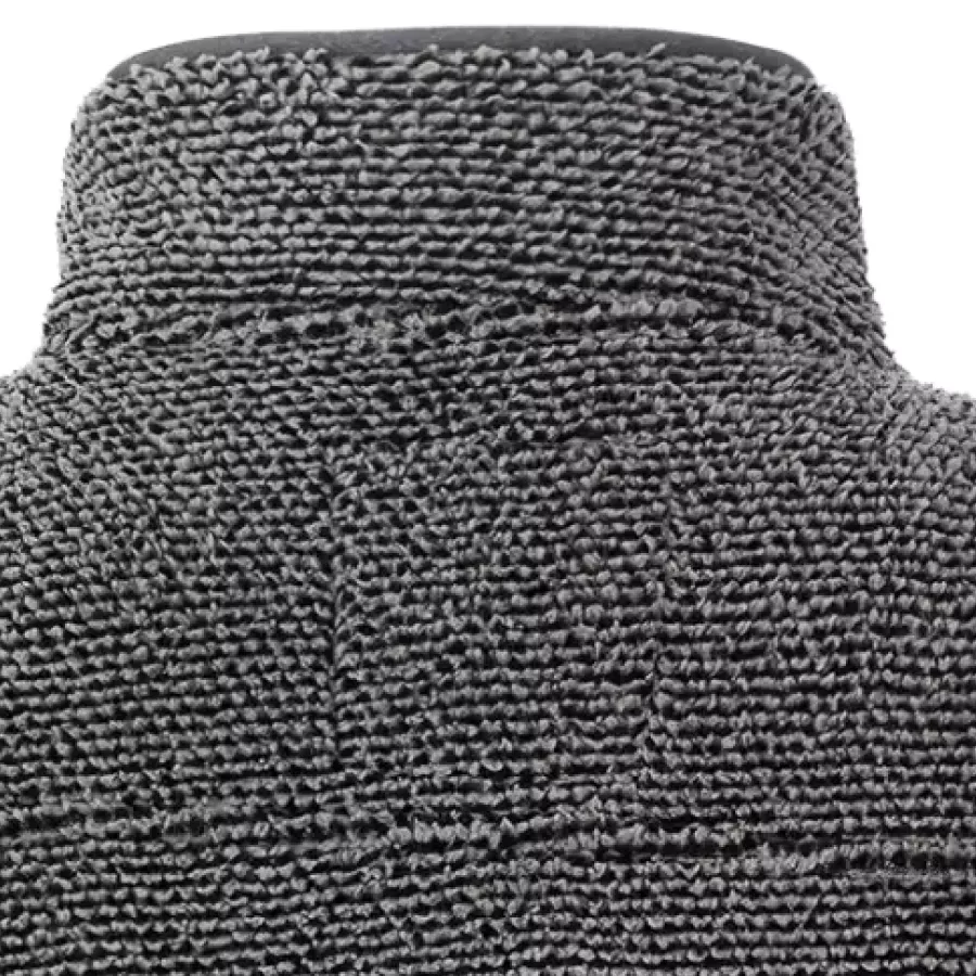 Der **Stehkragen** sorgt für sofortige Wärme und einen gepflegten Look, indem er kühle Luft um den Hals sanft abhält.