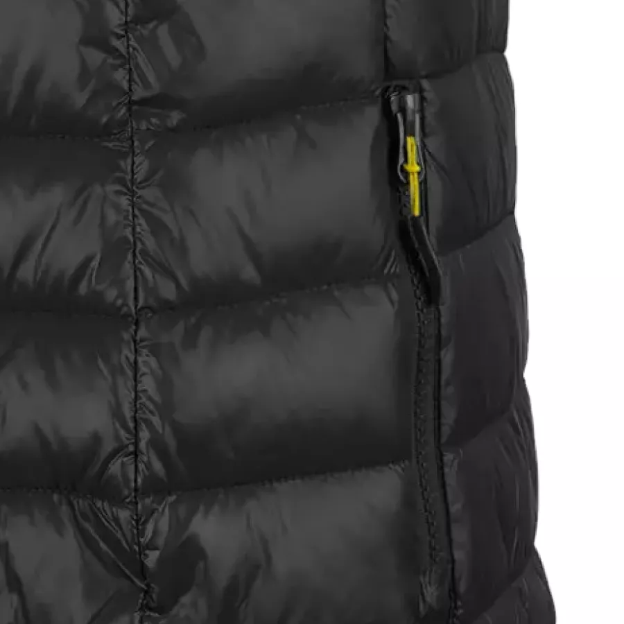 **Reißverschlusstaschen** halten Ihre Wertsachen den ganzen Tag über sicher und griffbereit.