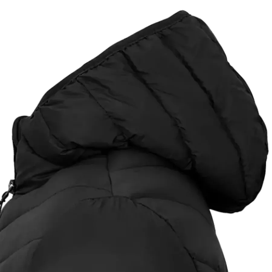 **Fixed Hood** offers reliable, ready-to-use coverage for added comfort in changing conditions.