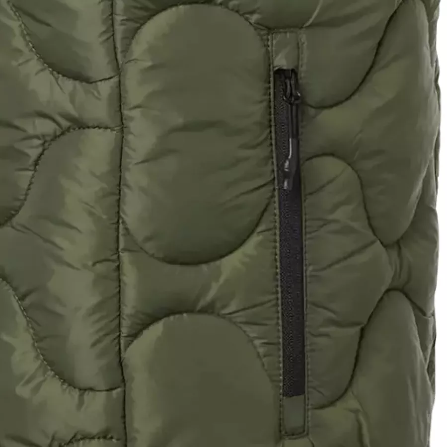 **Zipper Pockets** keep your essentials secure and close at hand for worry-free everyday wear.