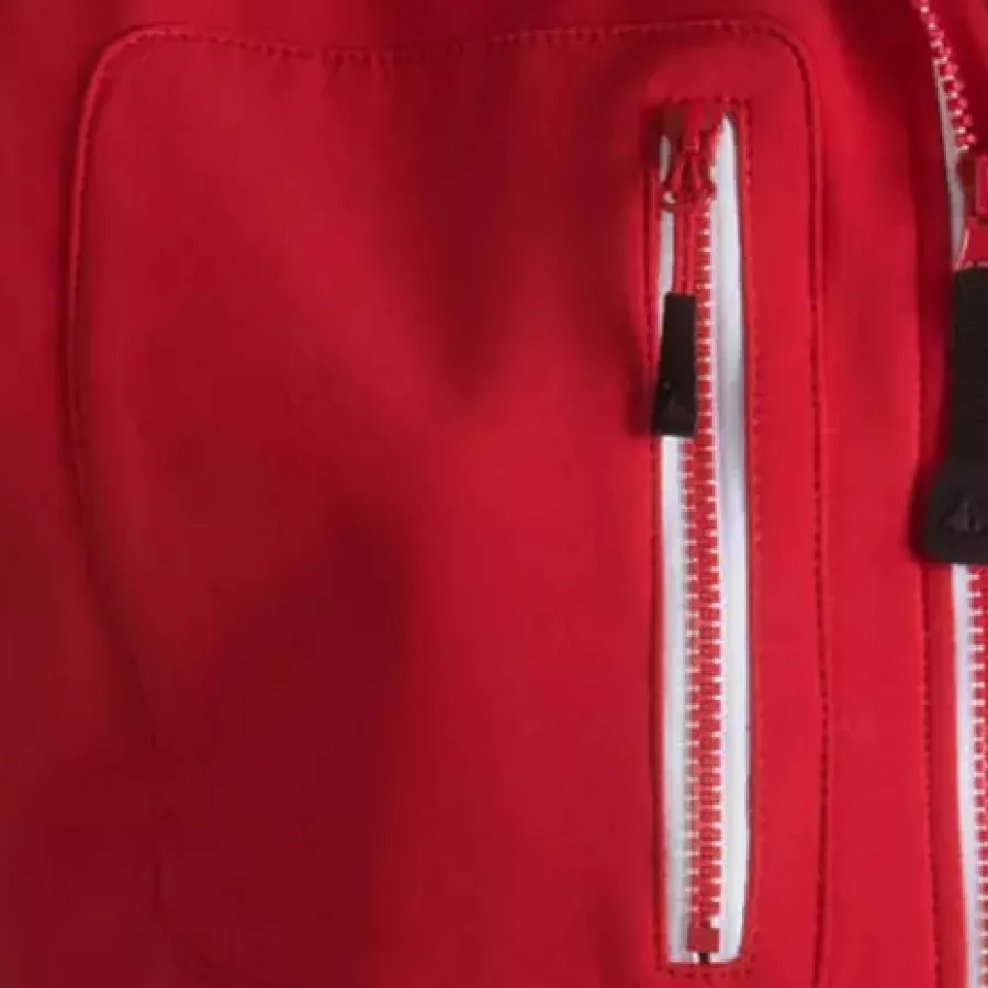 **Zipper Pockets** keep your essentials secure and easily accessible throughout the day.