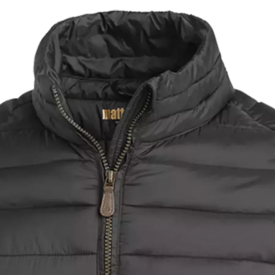 **Stand Up Collar** keeps your neck warm and shielded from chilly winds for all-day comfort.