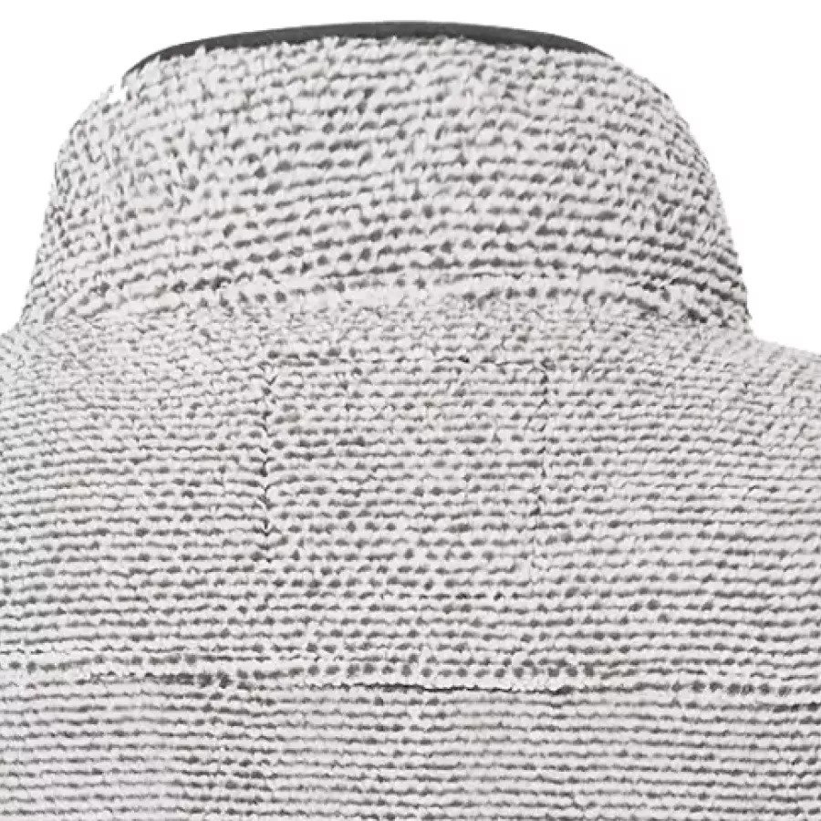 Der **Stehkragen** sorgt für sofortige Wärme und einen gepflegten Look, indem er kühle Luft um den Hals sanft abhält.