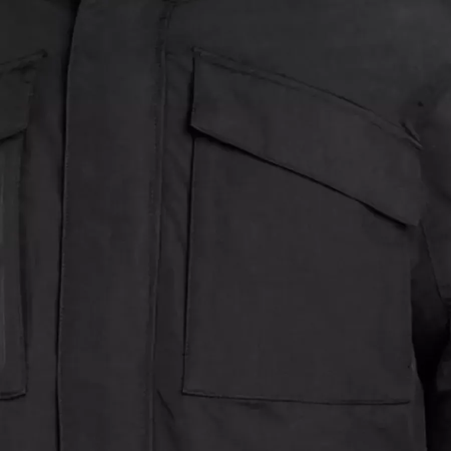 **Wasserabweisende Konstruktion** hält Sie trocken und sicher, ganz gleich ob bei Nieselregen oder Schnee.