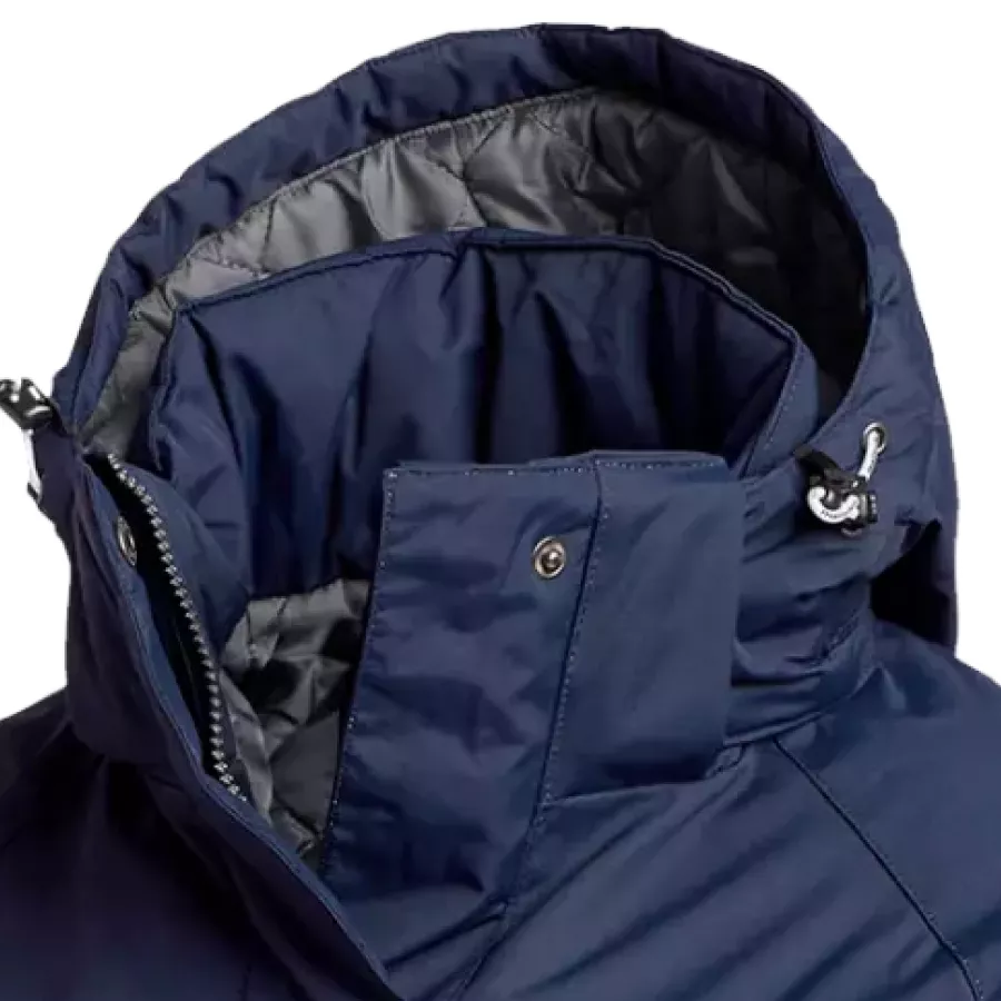 **Detachable Hood** lets you adapt instantly to changing weather while keeping a clean, streamlined look.