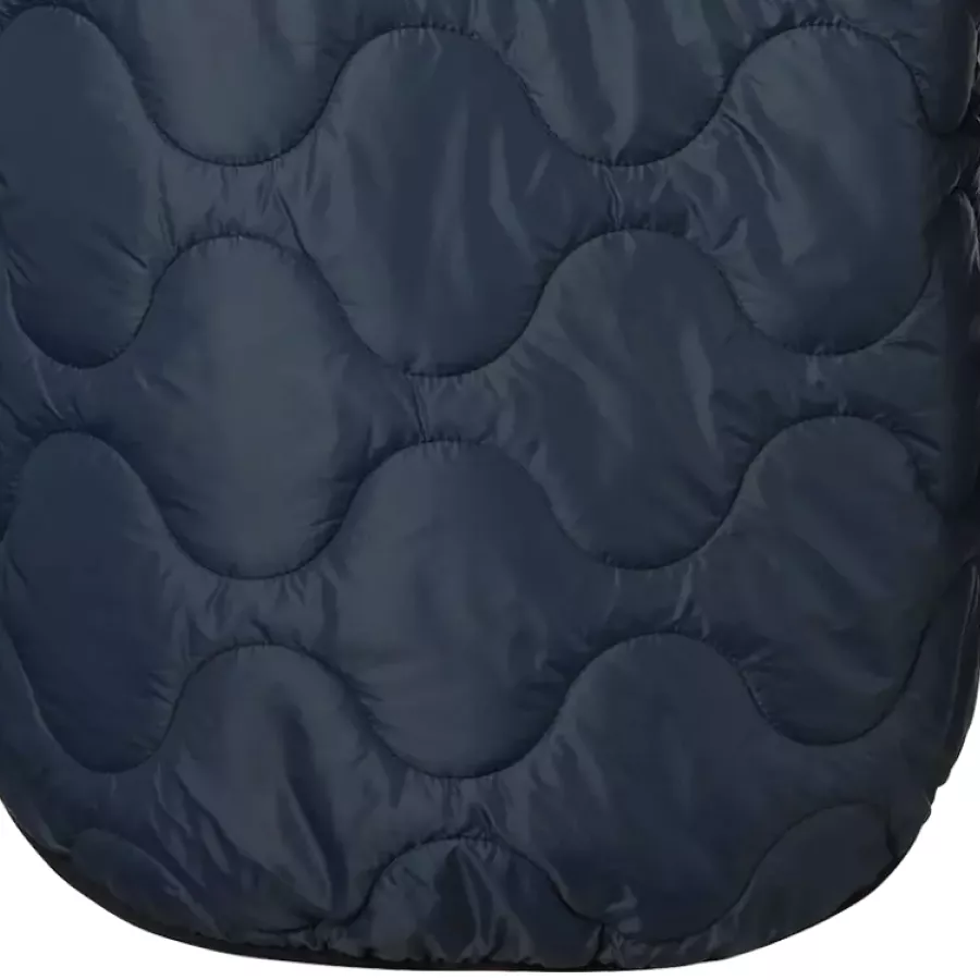 **Extended Back** keeps your lower back warm and protected in cold winds.