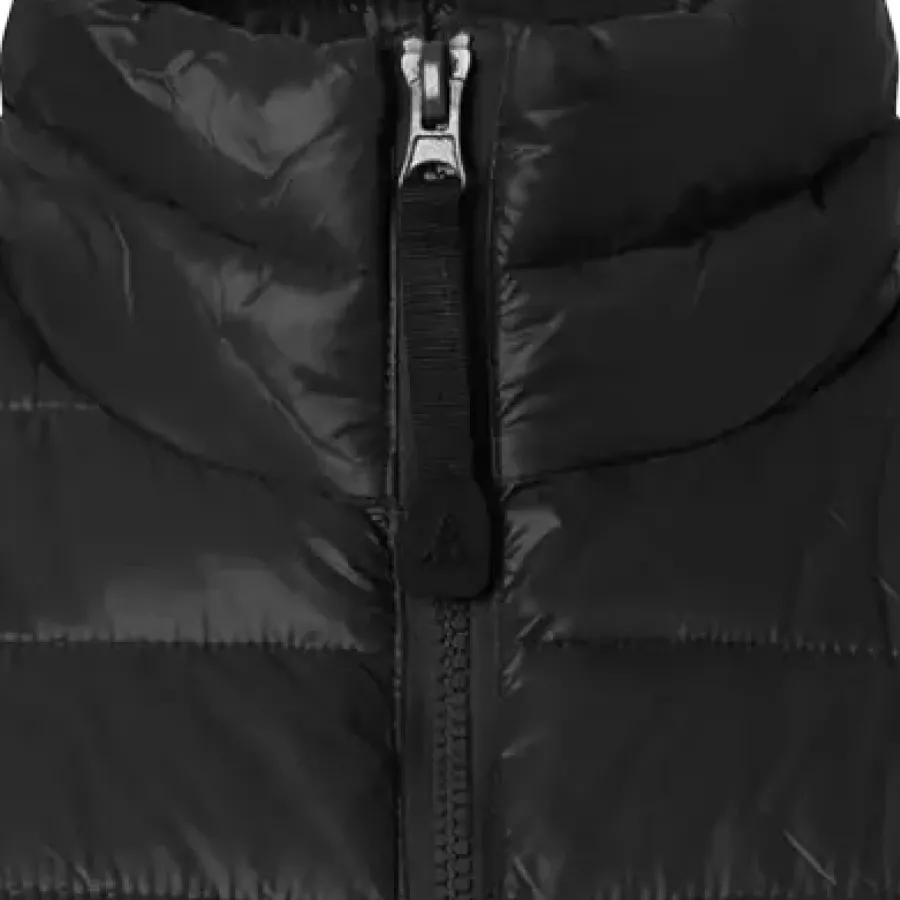 Der Reißverschluss sorgt für schnelles, einfaches Verschließen für müheloses Tragen im Alltag.