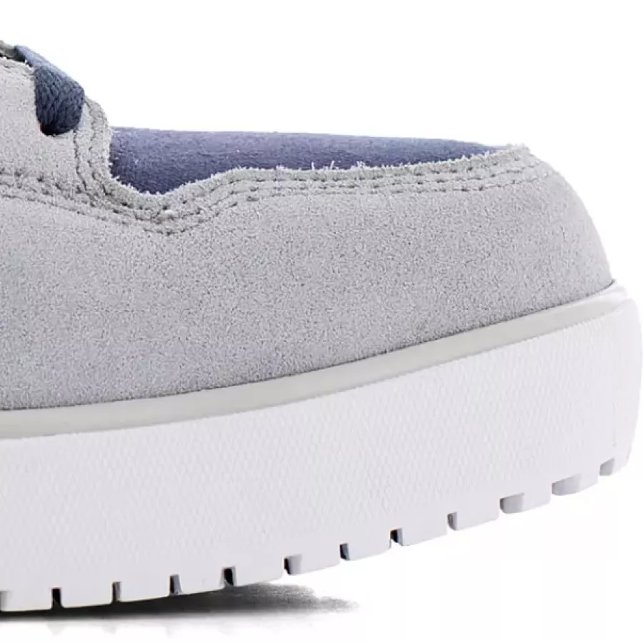 **XTR® Composite Toe Cap** gives you lightweight yet robust protection so you can stay confident on the job.