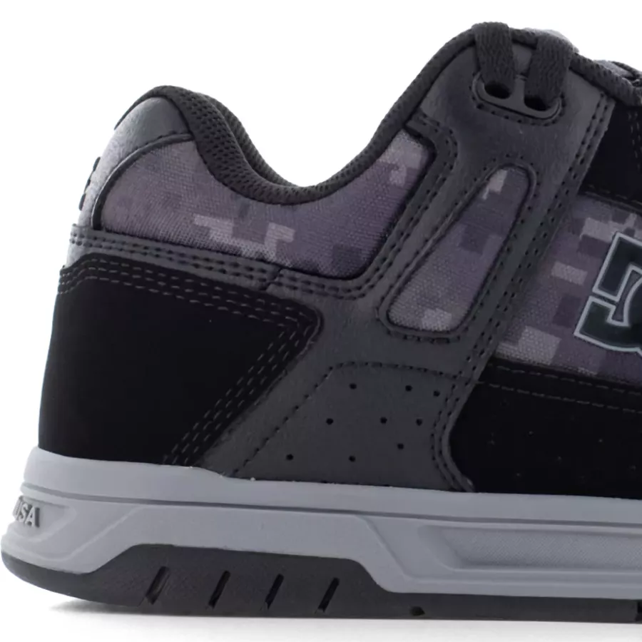 **Anti-Perforation Insert** shields your feet from sharp objects so you can move with peace of mind.