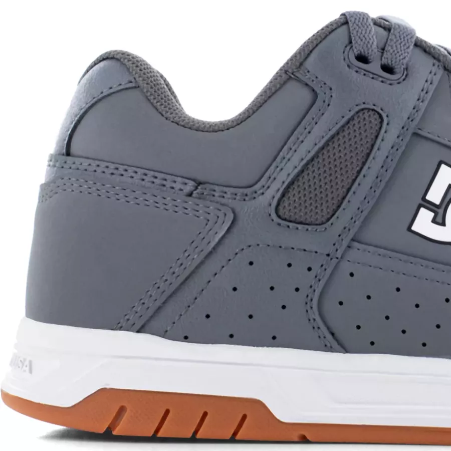 **Anti-Perforation Insert** shields your feet from sharp objects so you can move with peace of mind.