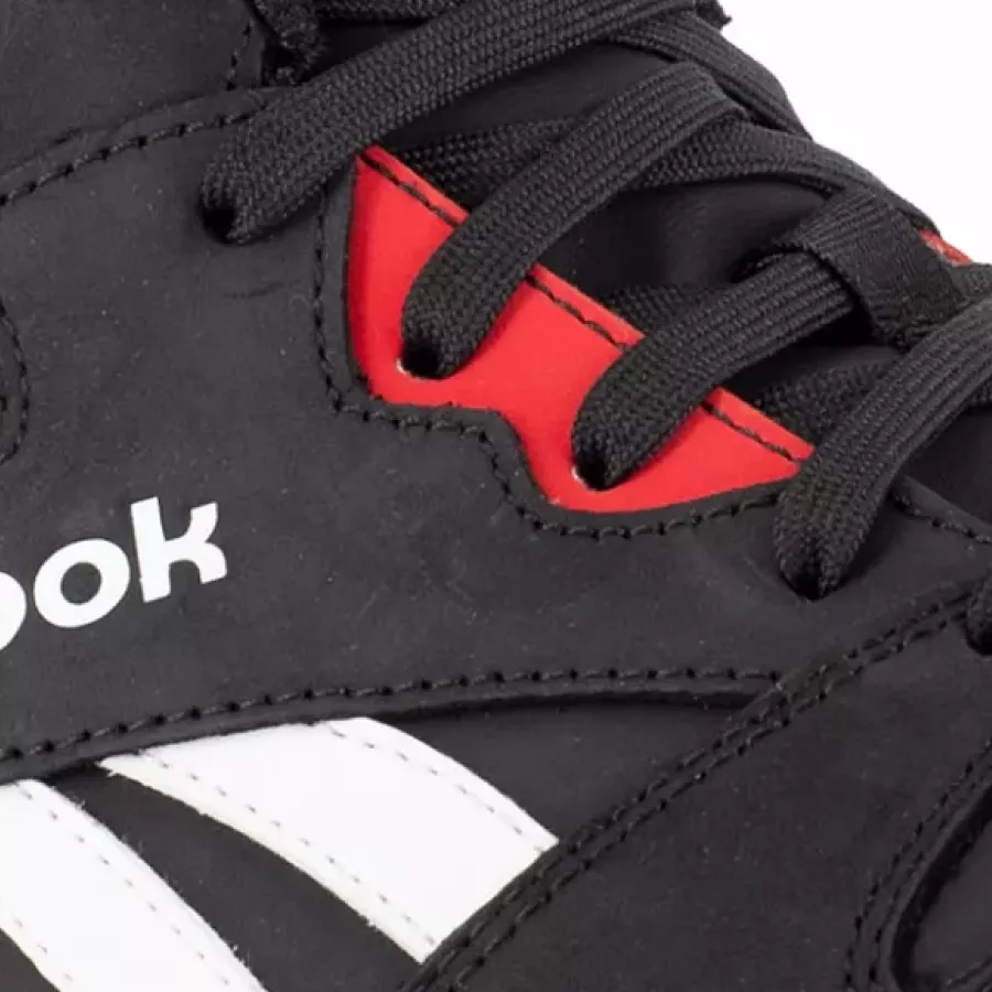 **Atmungsaktives, feuchtigkeitsableitendes Mesh** fördert die Luftzirkulation und hilft, die Füße den ganzen Tag über kühl und trocken zu halten.