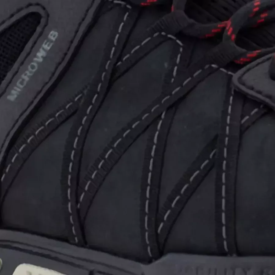 **Atmungsaktives, feuchtigkeitsableitendes Mesh** hält Ihre Füße während langer Schichten kühl und trocken.