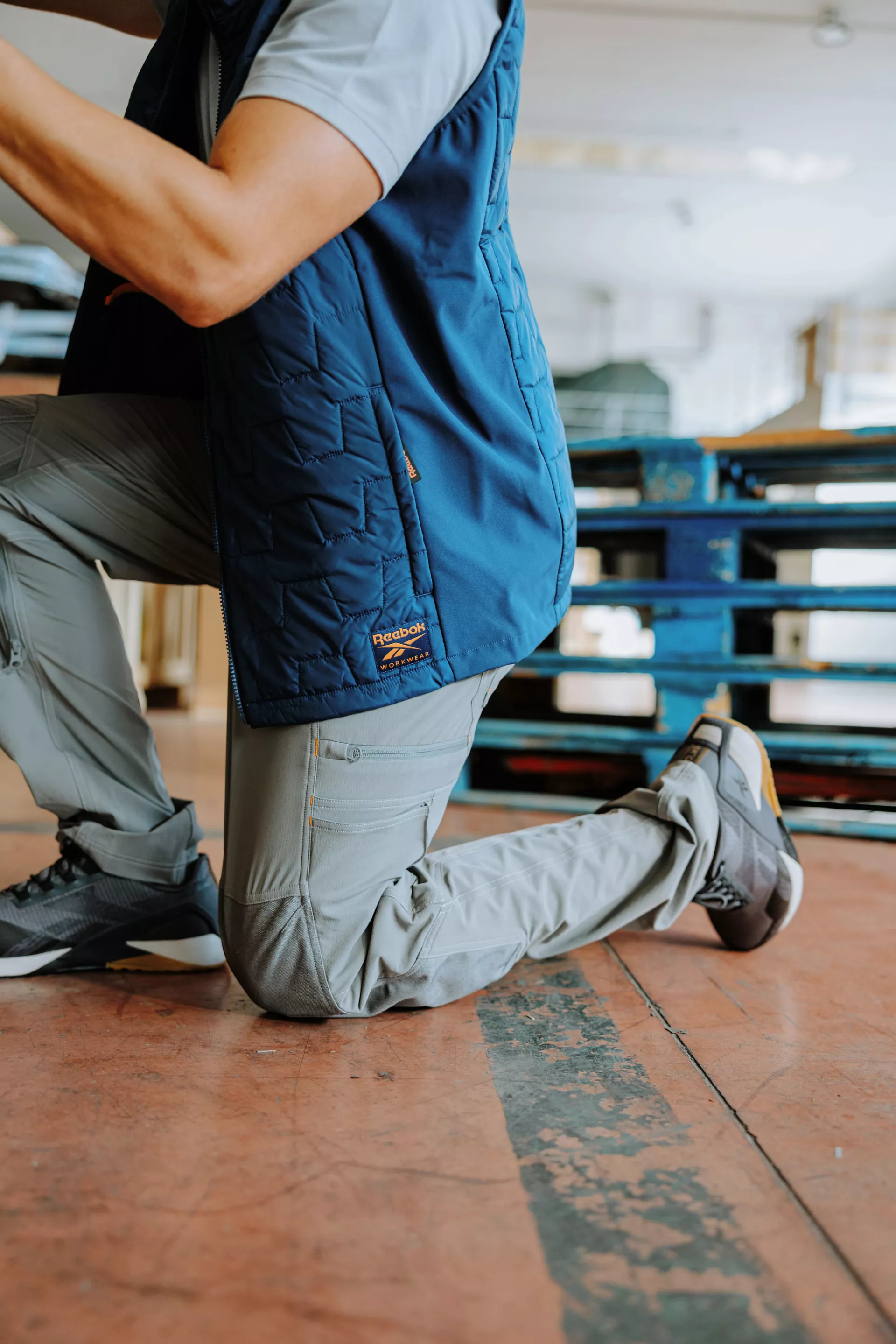 Reebok RB002VNVB, Mens Woven Padded Vest, Navy Blue, image 2