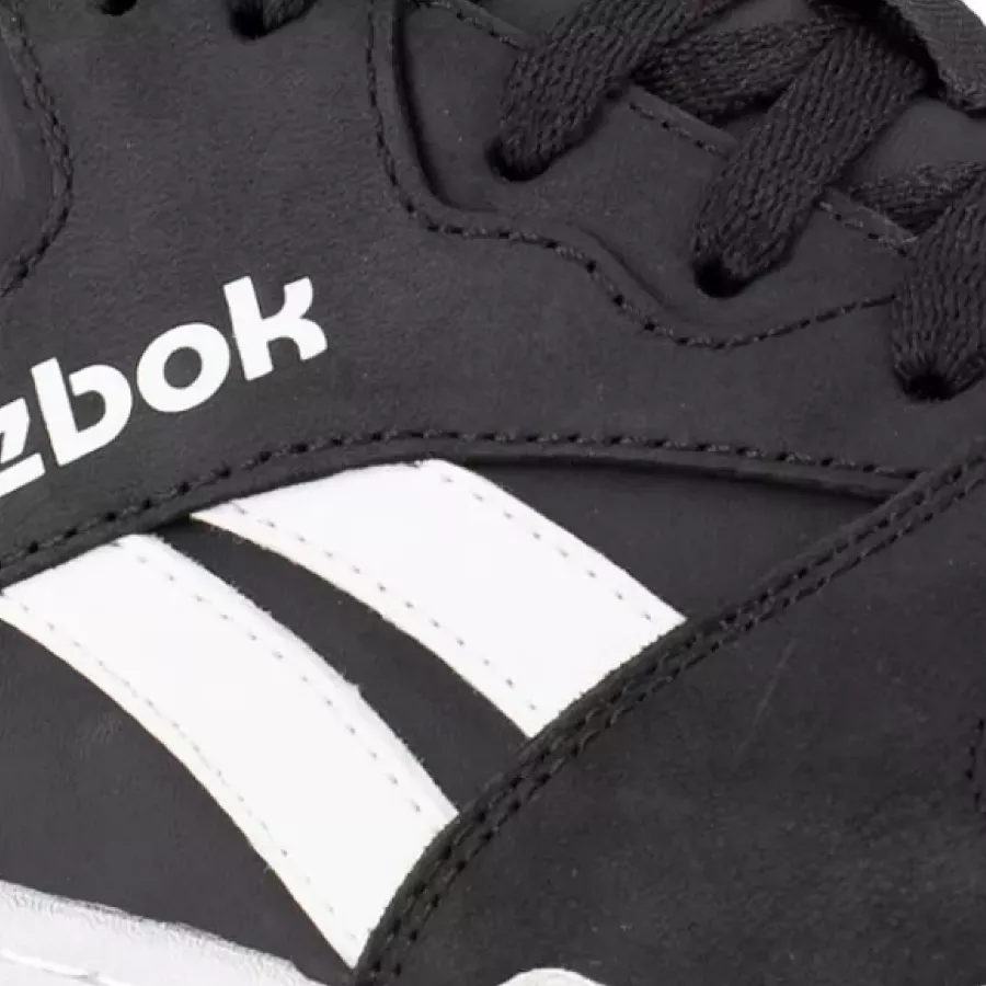 **Atmungsaktives, feuchtigkeitsableitendes Mesh** fördert die Luftzirkulation und hilft, die Füße den ganzen Tag über kühl und trocken zu halten.