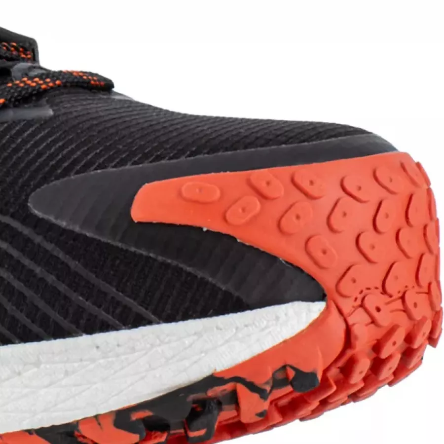 **Composite-Zehenschutzkappe** bietet zuverlässigen Schutz und hält die Schuhe leicht und agil.