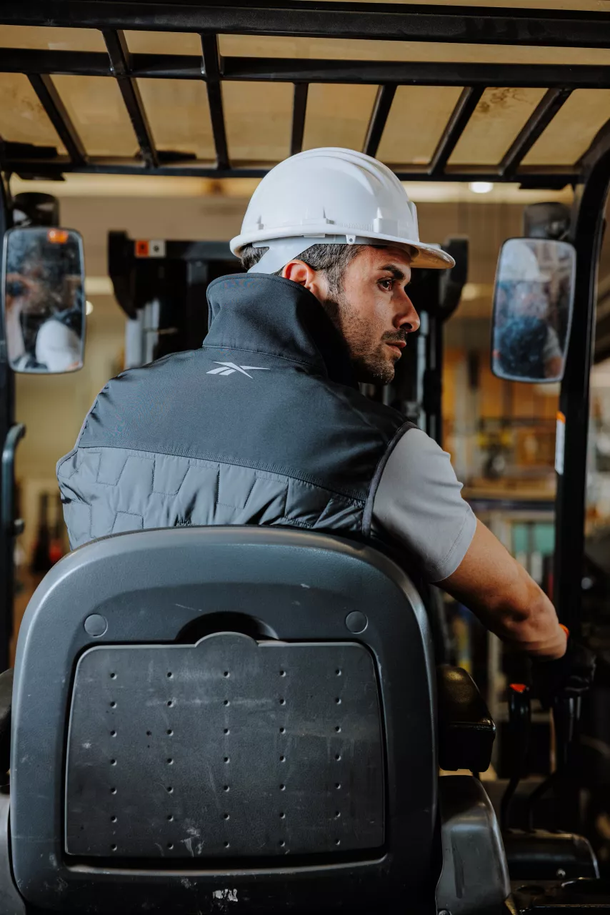 Reebok RB002VBLK, Mens Woven Padded Vest, Black, image 2, gallery thumbnail