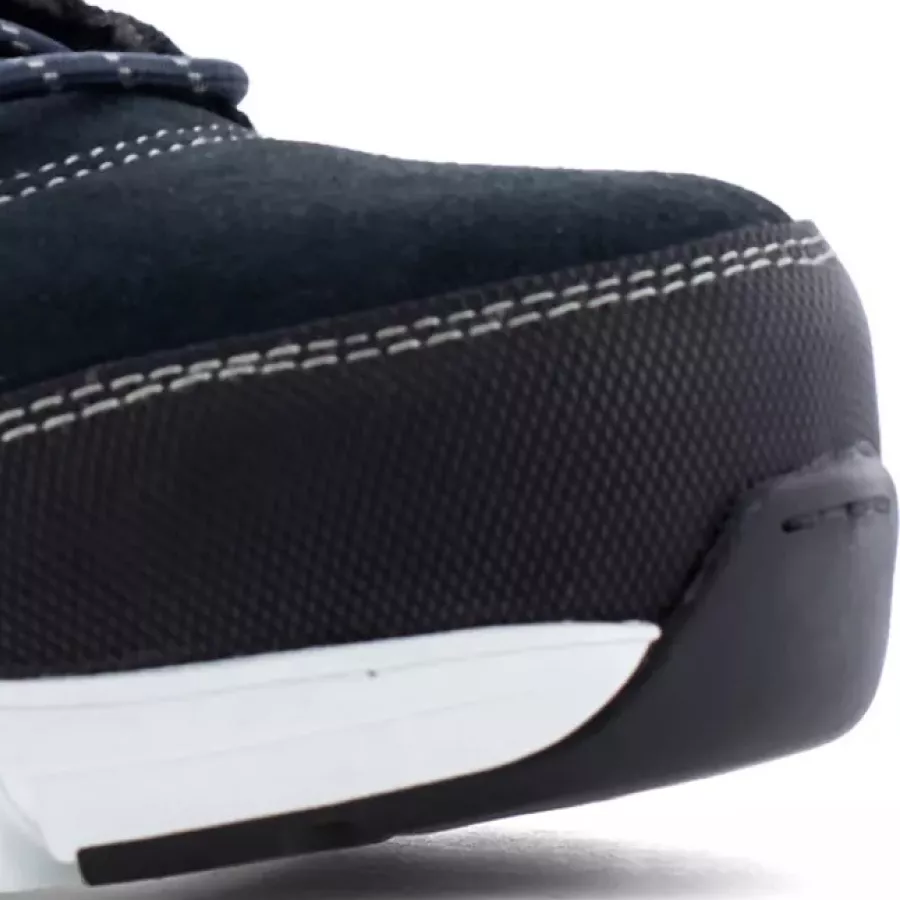 Die **Aluminium-Zehenschutzkappe** bietet starken Schutz und hält den Schuh dabei leicht für ganztägigen Komfort.