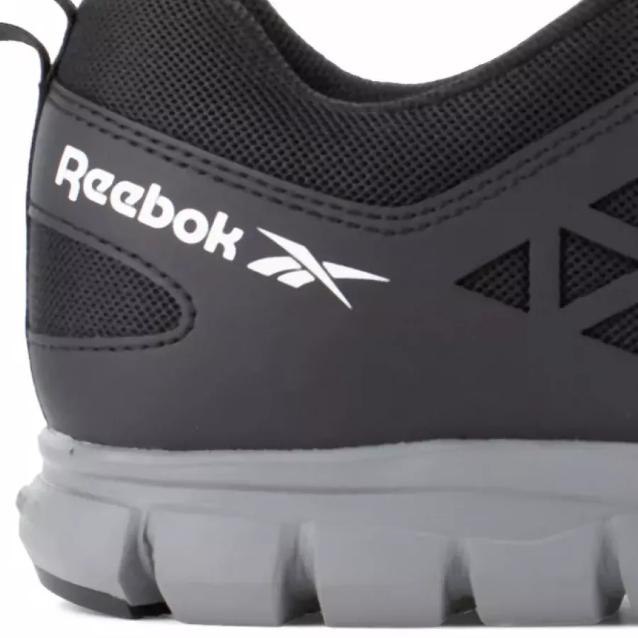 **Durchtrittsichere Einlage** schützt Ihre Füße vor spitzen Gegenständen, ohne zusätzliches Gewicht.