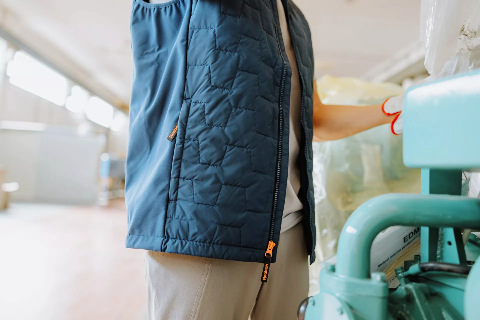 Reebok RB002VNVB, Mens Woven Padded Vest, Navy Blue, image 5