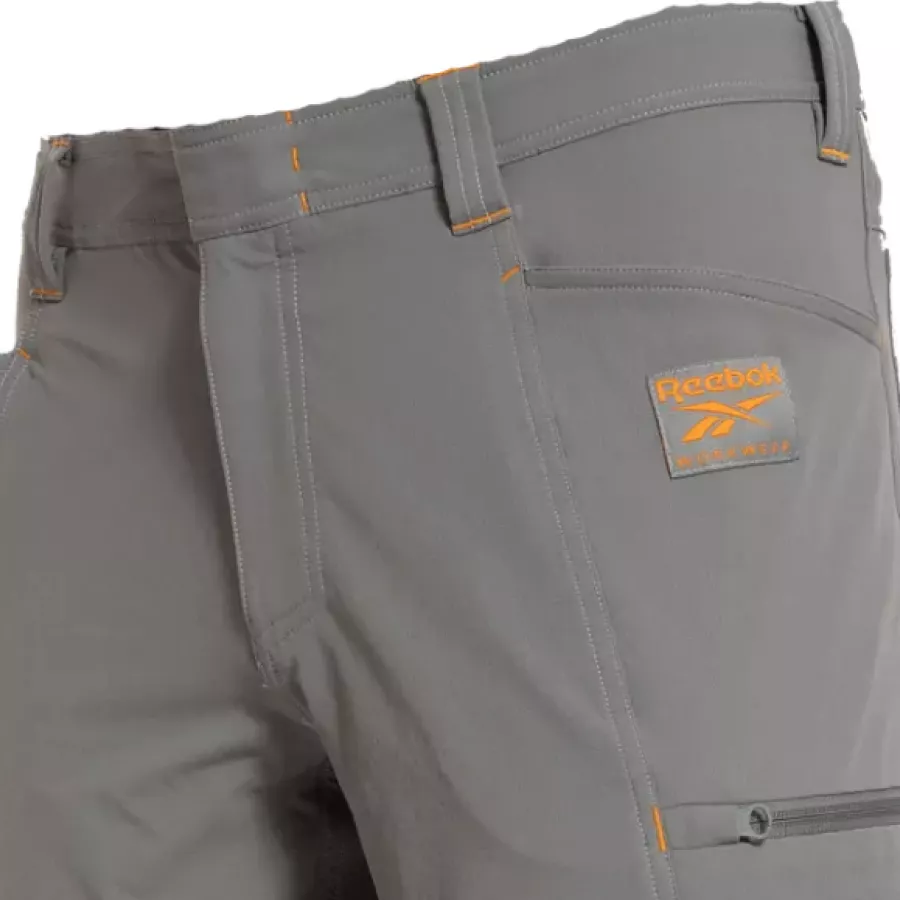 **Elastischer Bund** sorgt für eine flexible, bequeme Passform beim ganztägigen Tragen.