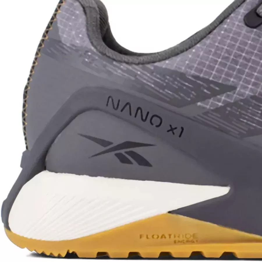 **Durchtrittsichere Einlage** schützt Ihre Füße vor scharfen Gegenständen, ohne die Flexibilität zu beeinträchtigen.