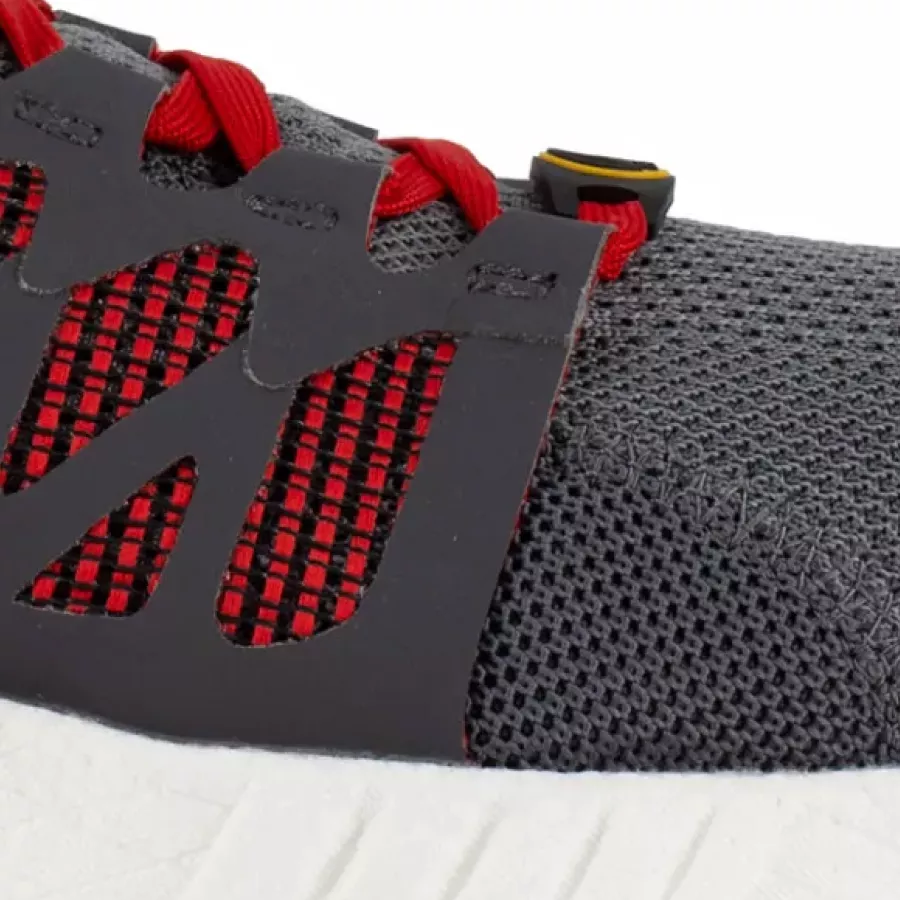 **Breathable Moisture-Wicking Mesh** promotes airflow and helps keep feet cool and dry throughout the day.