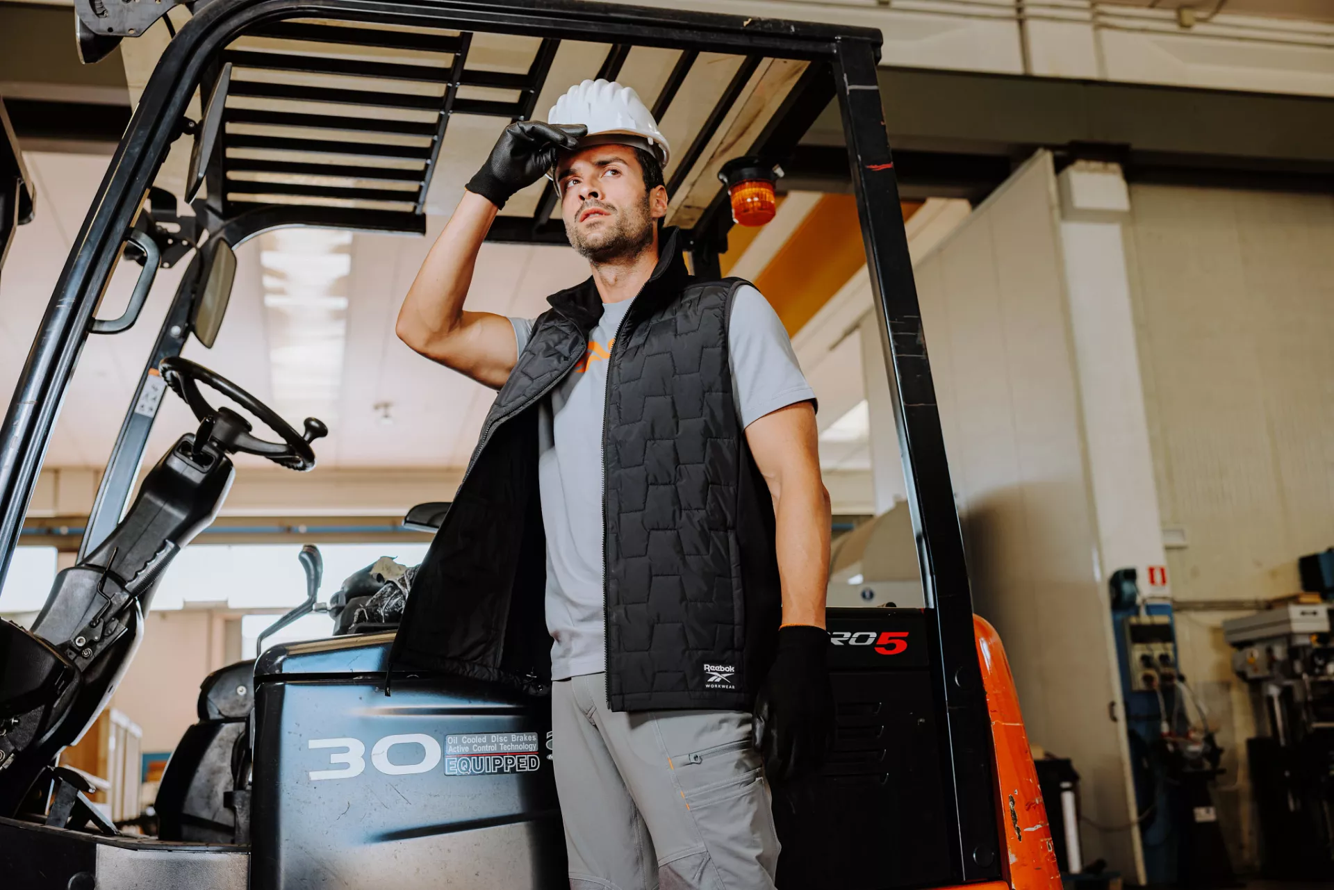 Reebok RB002VBLK, Mens Woven Padded Vest, Black, image 4