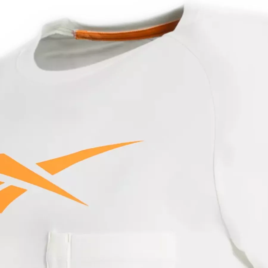 **Rundhalsausschnitt** bietet eine klassische, bequeme Passform, geeignet für den Alltag.