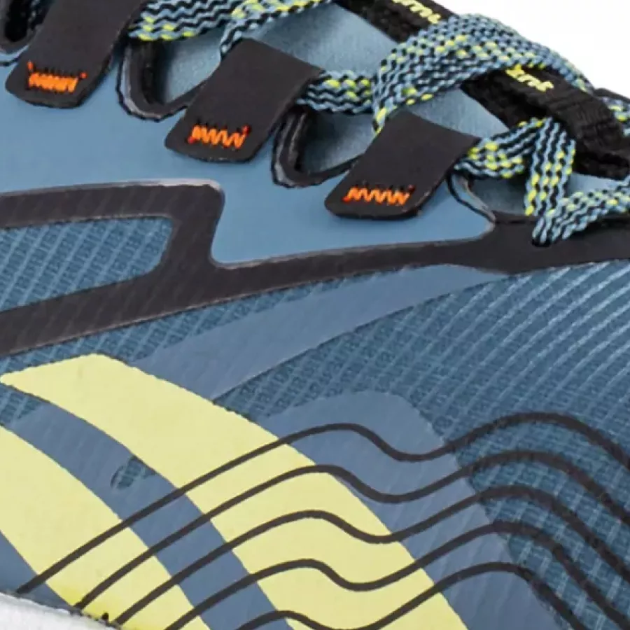 **Atmungsaktives Mesh** sorgt für Luftzirkulation und hält Ihre Füße den ganzen Tag über kühl und komfortabel.