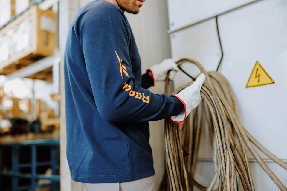 Reebok RB008SWNVB, Mens Knitted Sweatshirt, Navy Blue, image 3, gallery thumbnail