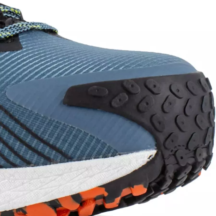 **Composite-Zehenschutzkappe** bietet zuverlässigen Schutz und hält die Schuhe leicht und agil.