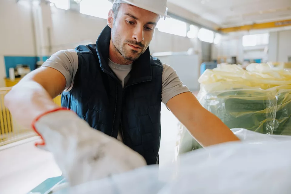 Reebok RB002VNVB, Mens Woven Padded Vest, Navy Blue, image 3, gallery thumbnail